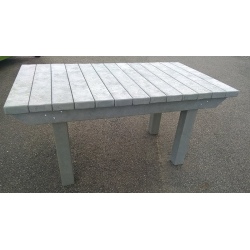Table 4 pieds plastique recyclé gris L150 cm