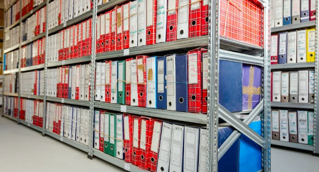 rayonnage d'archives métallique pour mairie avec système de classement optimisé