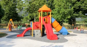 Equipement loisirs collectivités avec aires de jeux et modules sportifs pour espaces publics urbains