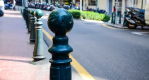 Aménagement de voirie avec signalisation et équipements pour la sécurité routière des collectivités